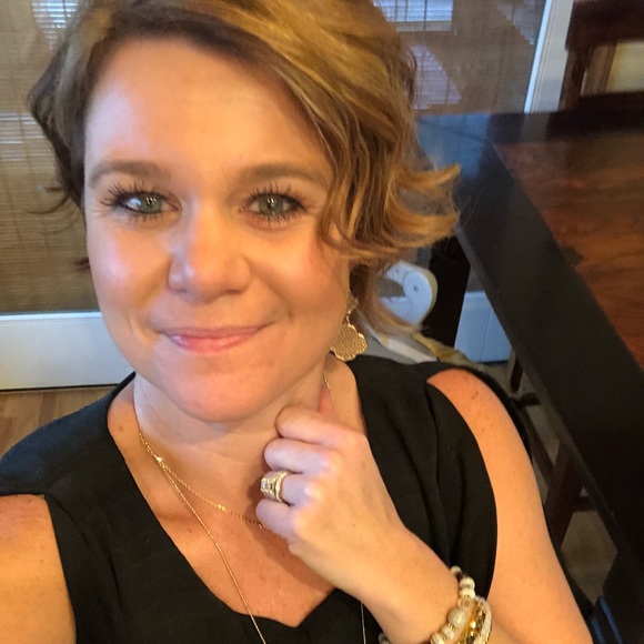 Meet your Posher, Lori - Picture 1 of 1